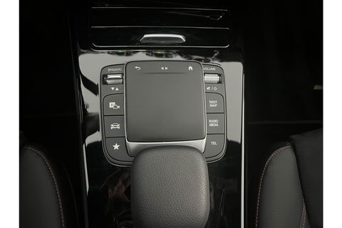 Mercedes-Benz A-Klasse 250 e AMG 235PK Hybride Pano Memory Sfeerverl. LED Virtual Camera Cruise Clima Navi PDC 18"LMV