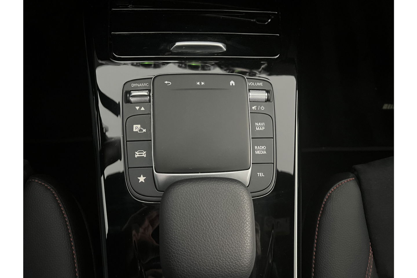 Mercedes-Benz A-Klasse 250 e AMG 235PK Hybride Pano Memory Sfeerverl. LED Virtual Camera Cruise Clima Navi PDC 18"LMV