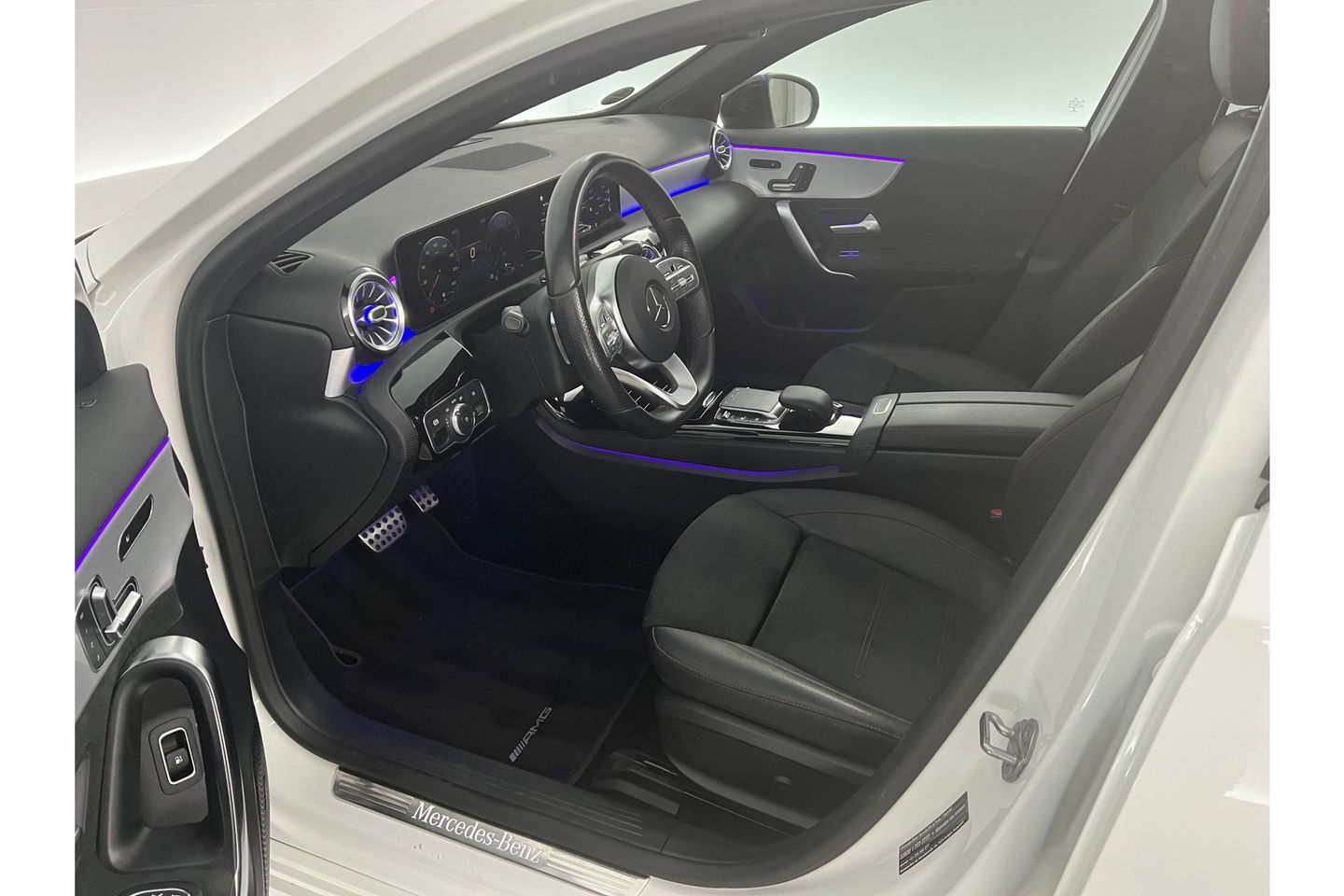 Mercedes-Benz A-Klasse 250 e AMG 235PK Hybride Pano Memory Sfeerverl. LED Virtual Camera Cruise Clima Navi PDC 18"LMV
