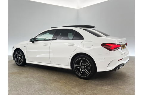 Mercedes-Benz A-Klasse 250 e AMG 235PK Hybride Pano Memory Sfeerverl. LED Virtual Camera Cruise Clima Navi PDC 18"LMV