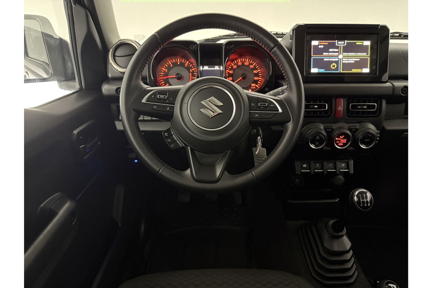 Suzuki Jimny 1.5 Allgrip 4x4 Airco Bullbar Lier Trekhaak Camera Cruise Navi LED Sidebars 4 Persoons 15"LMV