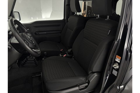 Suzuki Jimny 1.5 Allgrip 4x4 Airco Bullbar Lier Trekhaak Camera Cruise Navi LED Sidebars 4 Persoons 15"LMV