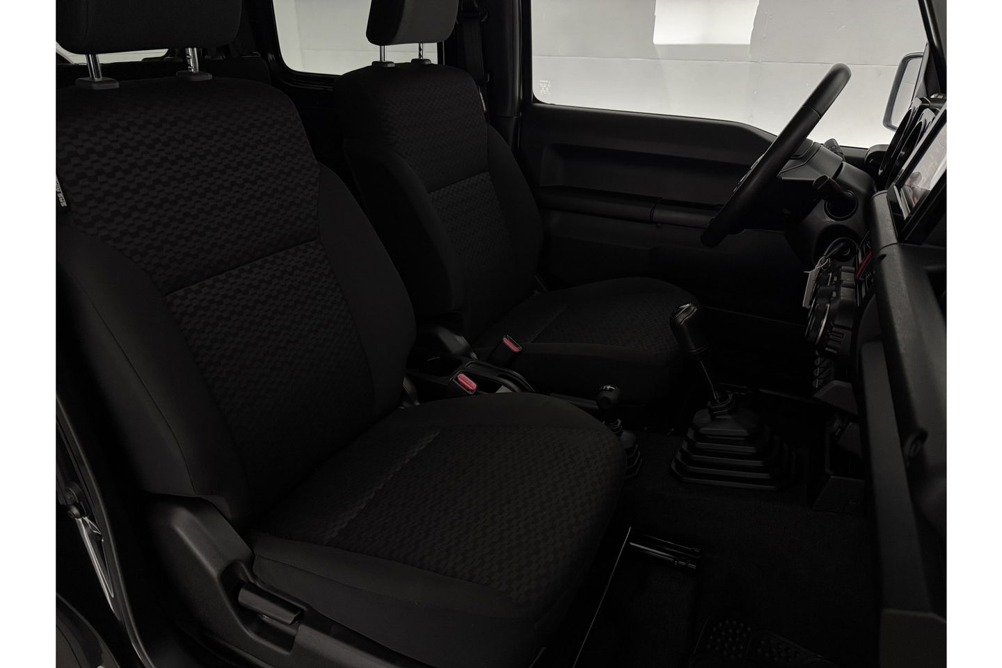 Suzuki Jimny 1.5 Allgrip 4x4 Airco Bullbar Lier Trekhaak Camera Cruise Navi LED Sidebars 4 Persoons 15"LMV