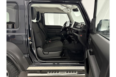 Suzuki Jimny 1.5 Allgrip 4x4 Airco Bullbar Lier Trekhaak Camera Cruise Navi LED Sidebars 4 Persoons 15"LMV