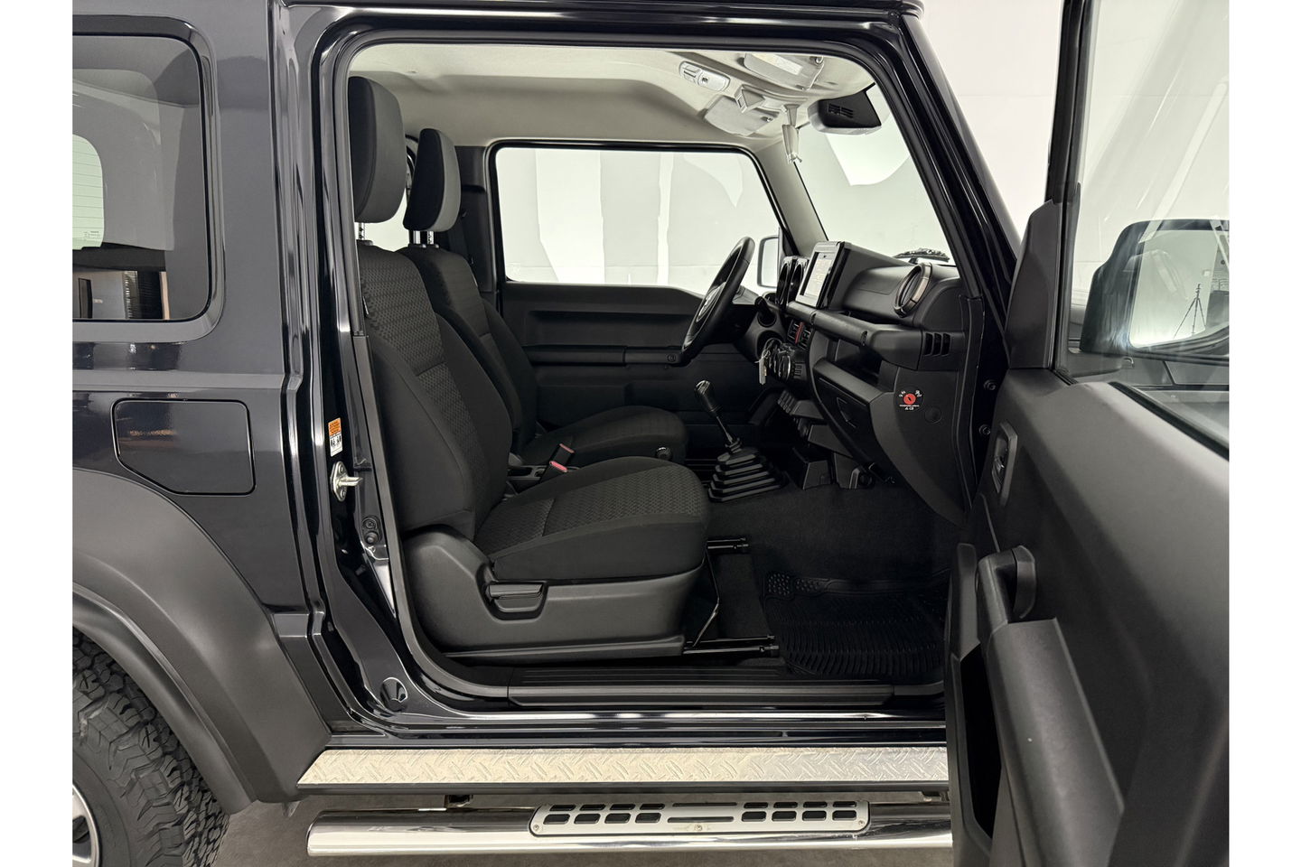 Suzuki Jimny 1.5 Allgrip 4x4 Airco Bullbar Lier Trekhaak Camera Cruise Navi LED Sidebars 4 Persoons 15"LMV