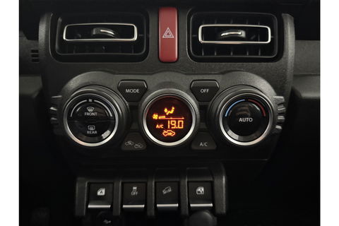 Suzuki Jimny 1.5 Allgrip 4x4 Airco Bullbar Lier Trekhaak Camera Cruise Navi LED Sidebars 4 Persoons 15"LMV