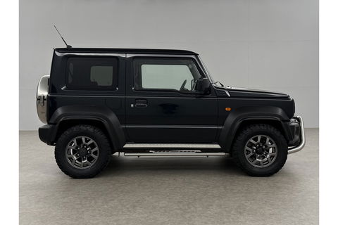 Suzuki Jimny 1.5 Allgrip 4x4 Airco Bullbar Lier Trekhaak Camera Cruise Navi LED Sidebars 4 Persoons 15"LMV