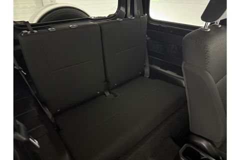 Suzuki Jimny 1.5 Allgrip 4x4 Airco Bullbar Lier Trekhaak Camera Cruise Navi LED Sidebars 4 Persoons 15"LMV