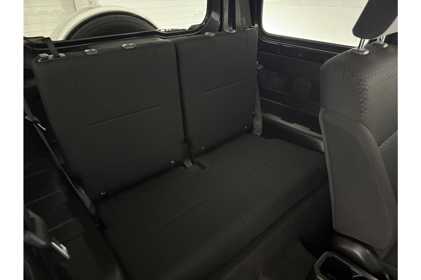 Suzuki Jimny 1.5 Allgrip 4x4 Airco Bullbar Lier Trekhaak Camera Cruise Navi LED Sidebars 4 Persoons 15"LMV