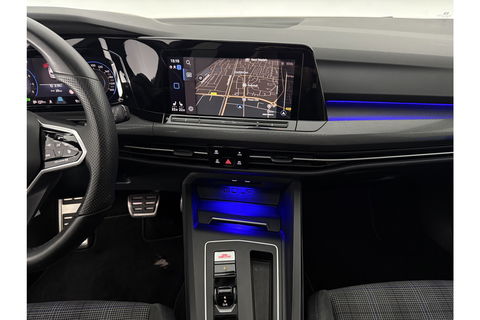 Volkswagen Golf 1.4 eHybrid GTE 259PK Pano Sfeerverl. IQ-Lights Virtual Head-up Display LED Clima Cruise Carplay Camera Navi PDC 18"LMV