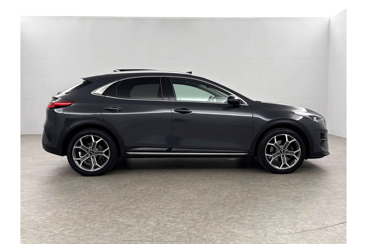 Kia Xceed 1.6 GDi PHEV ExecutiveLine 165PK Pano Camera Carplay LED Virtual Trekhaak Memory-seat Clima Cruise Navi PDC 18''LMV