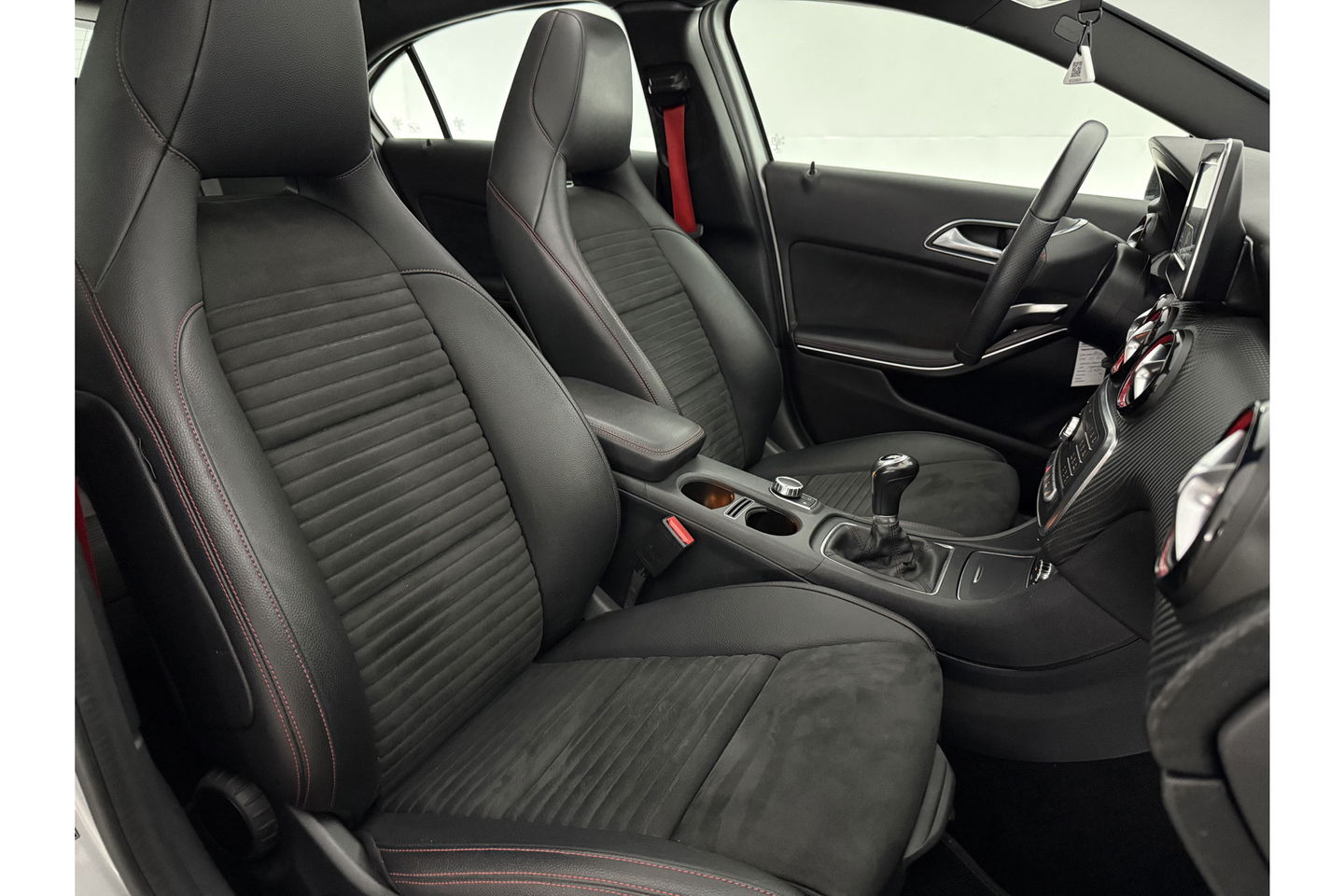 Mercedes-Benz A-Klasse 180 AMG | harman/kardon | Pano Camera LED Clima Cruise Parkeersensoren 18"LMV