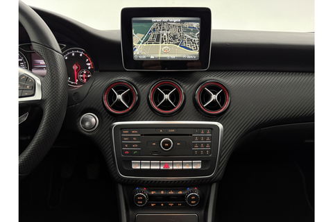 Mercedes-Benz A-Klasse 180 AMG | harman/kardon | Pano Camera LED Clima Cruise Parkeersensoren 18"LMV