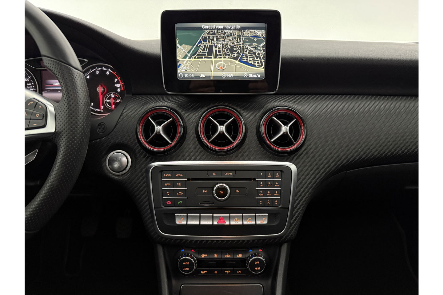 Mercedes-Benz A-Klasse 180 AMG | harman/kardon | Pano Camera LED Clima Cruise Parkeersensoren 18"LMV