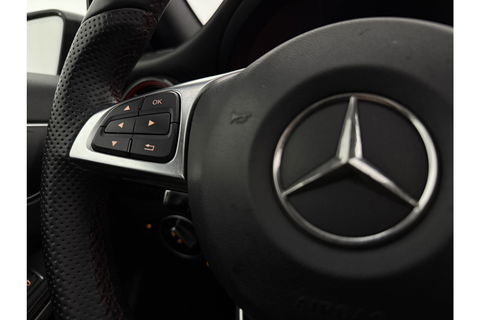 Mercedes-Benz A-Klasse 180 AMG | harman/kardon | Pano Camera LED Clima Cruise Parkeersensoren 18"LMV