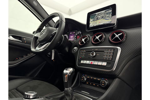Mercedes-Benz A-Klasse 180 AMG | harman/kardon | Pano Camera LED Clima Cruise Parkeersensoren 18"LMV