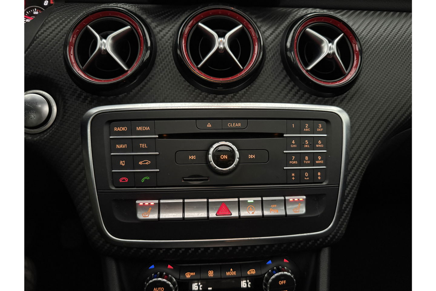 Mercedes-Benz A-Klasse 180 AMG | harman/kardon | Pano Camera LED Clima Cruise Parkeersensoren 18"LMV