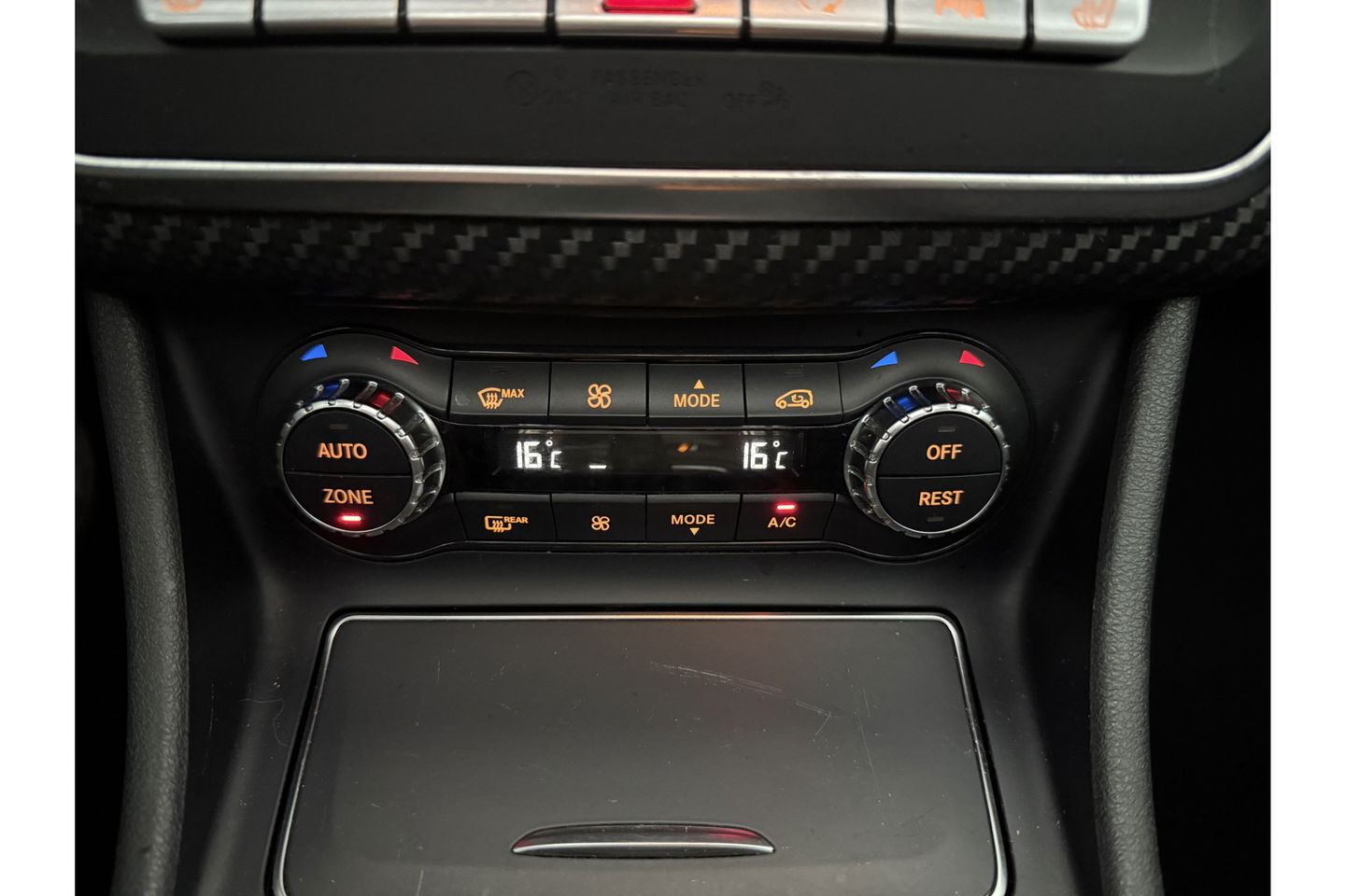 Mercedes-Benz A-Klasse 180 AMG | harman/kardon | Pano Camera LED Clima Cruise Parkeersensoren 18"LMV