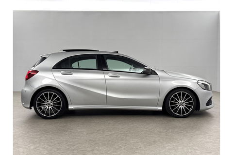 Mercedes-Benz A-Klasse 180 AMG | harman/kardon | Pano Camera LED Clima Cruise Parkeersensoren 18"LMV