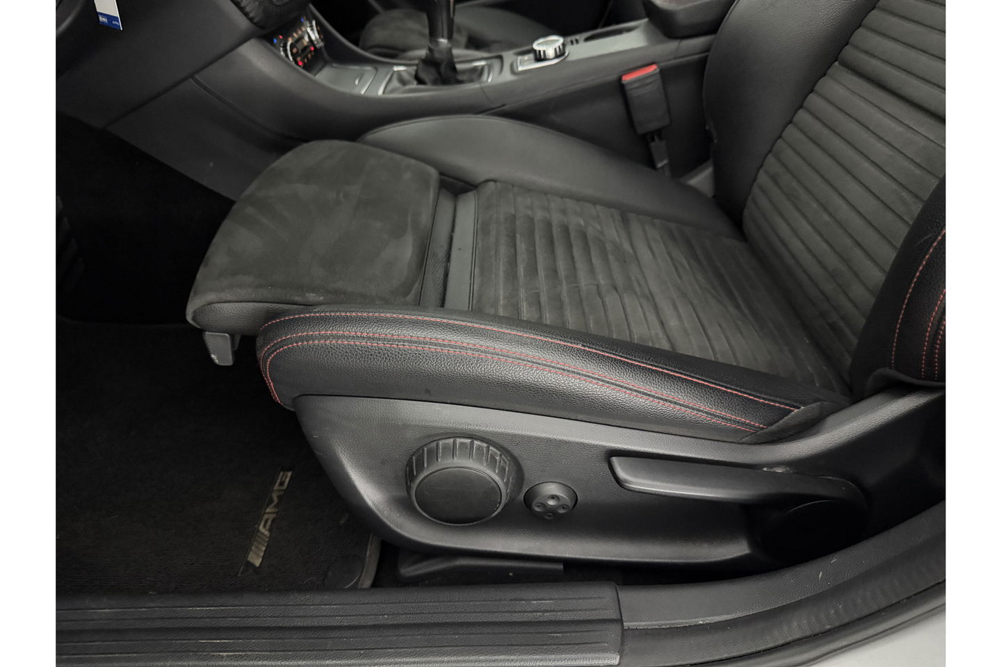 Mercedes-Benz A-Klasse 180 AMG | harman/kardon | Pano Camera LED Clima Cruise Parkeersensoren 18"LMV