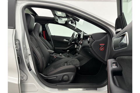 Mercedes-Benz A-Klasse 180 AMG | harman/kardon | Pano Camera LED Clima Cruise Parkeersensoren 18"LMV