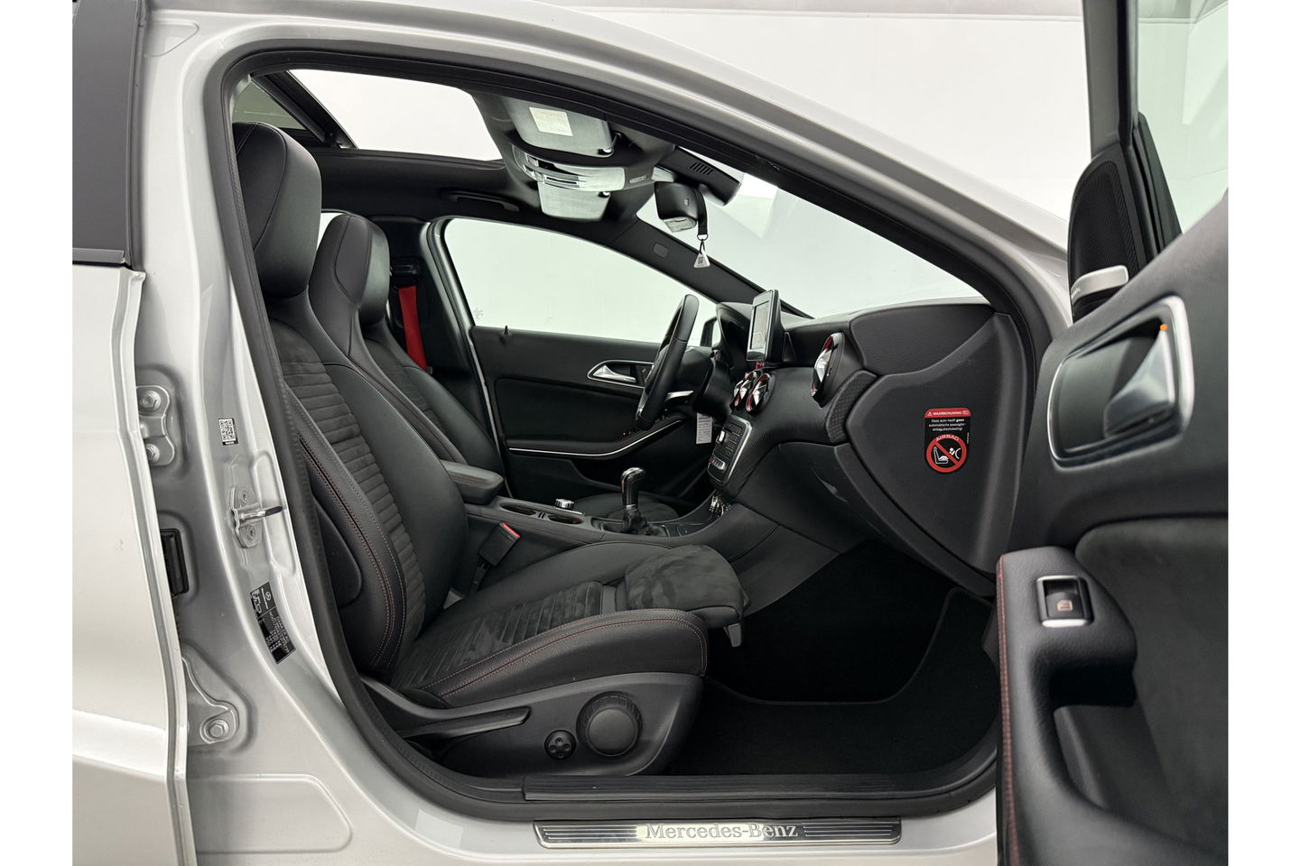 Mercedes-Benz A-Klasse 180 AMG | harman/kardon | Pano Camera LED Clima Cruise Parkeersensoren 18"LMV