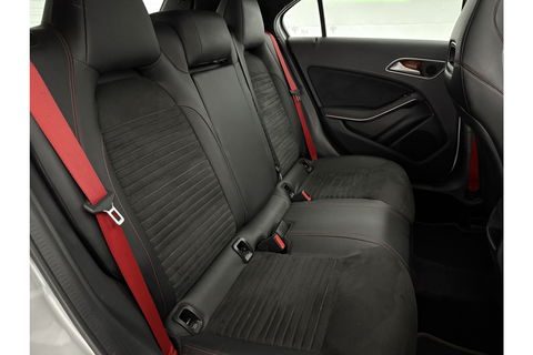 Mercedes-Benz A-Klasse 180 AMG | harman/kardon | Pano Camera LED Clima Cruise Parkeersensoren 18"LMV