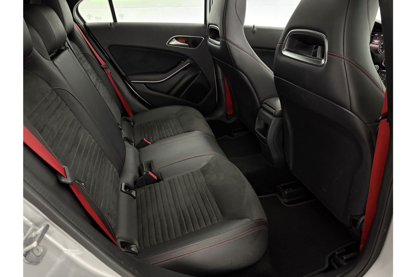 Mercedes-Benz A-Klasse 180 AMG | harman/kardon | Pano Camera LED Clima Cruise Parkeersensoren 18"LMV
