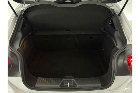 Mercedes-Benz A-Klasse 180 AMG | harman/kardon | Pano Camera LED Clima Cruise Parkeersensoren 18"LMV