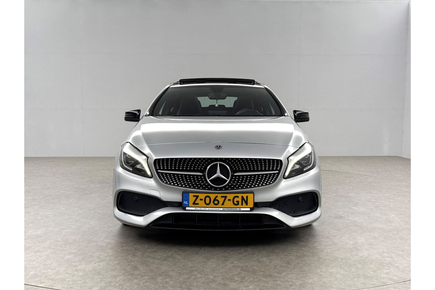 Mercedes-Benz A-Klasse 180 AMG | harman/kardon | Pano Camera LED Clima Cruise Parkeersensoren 18"LMV