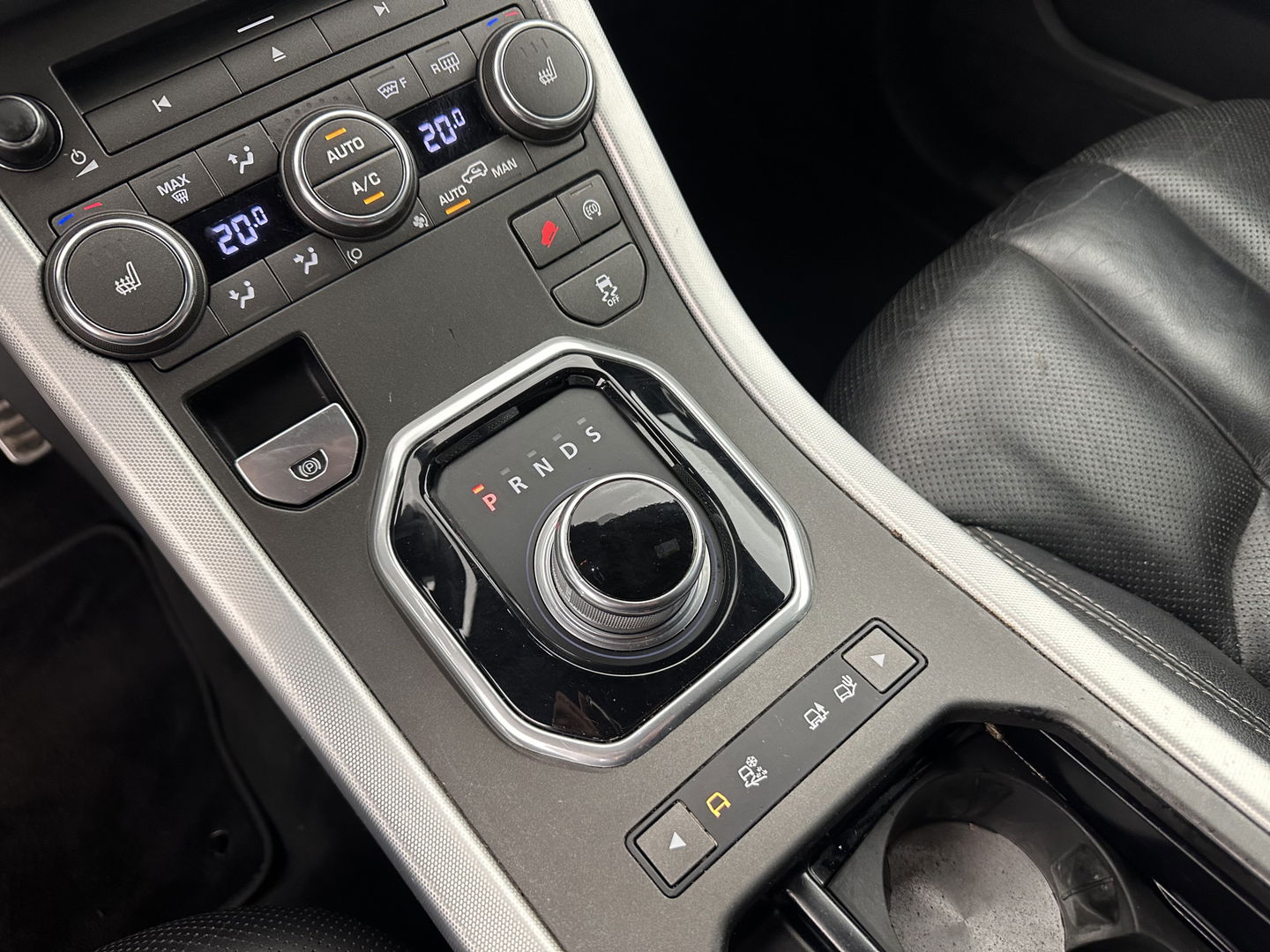 Land Rover Range Rover Evoque 2.2 TD4 4WD Prestige Aut. *LUXURY-LEATHER | BI-XENON | MERIDIAN-AUDIO | MEMORY-PACK | NAVI-FULLMAP | HEATED-SPORTSEATS | ECC | CAMERA | KEYLESS | SHIFT-PADDLES | PDC | CRUISE | TOWBAR | 20''ALU*