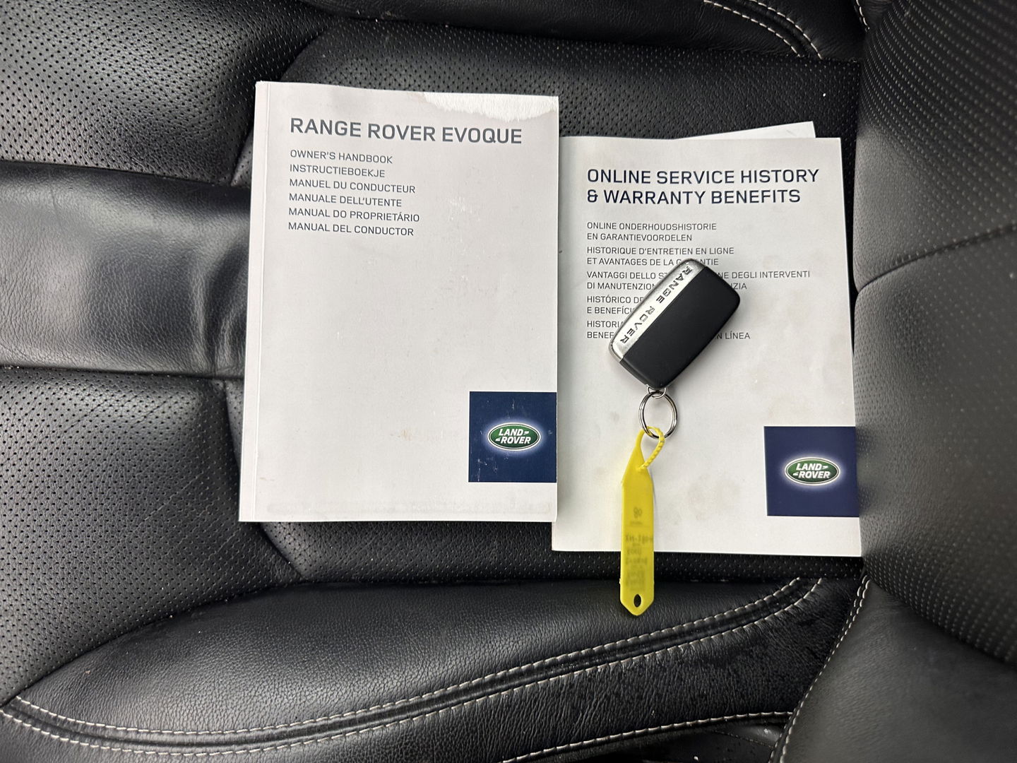 Land Rover Range Rover Evoque 2.2 TD4 4WD Prestige Aut. *LUXURY-LEATHER | BI-XENON | MERIDIAN-AUDIO | MEMORY-PACK | NAVI-FULLMAP | HEATED-SPORTSEATS | ECC | CAMERA | KEYLESS | SHIFT-PADDLES | PDC | CRUISE | TOWBAR | 20''ALU*