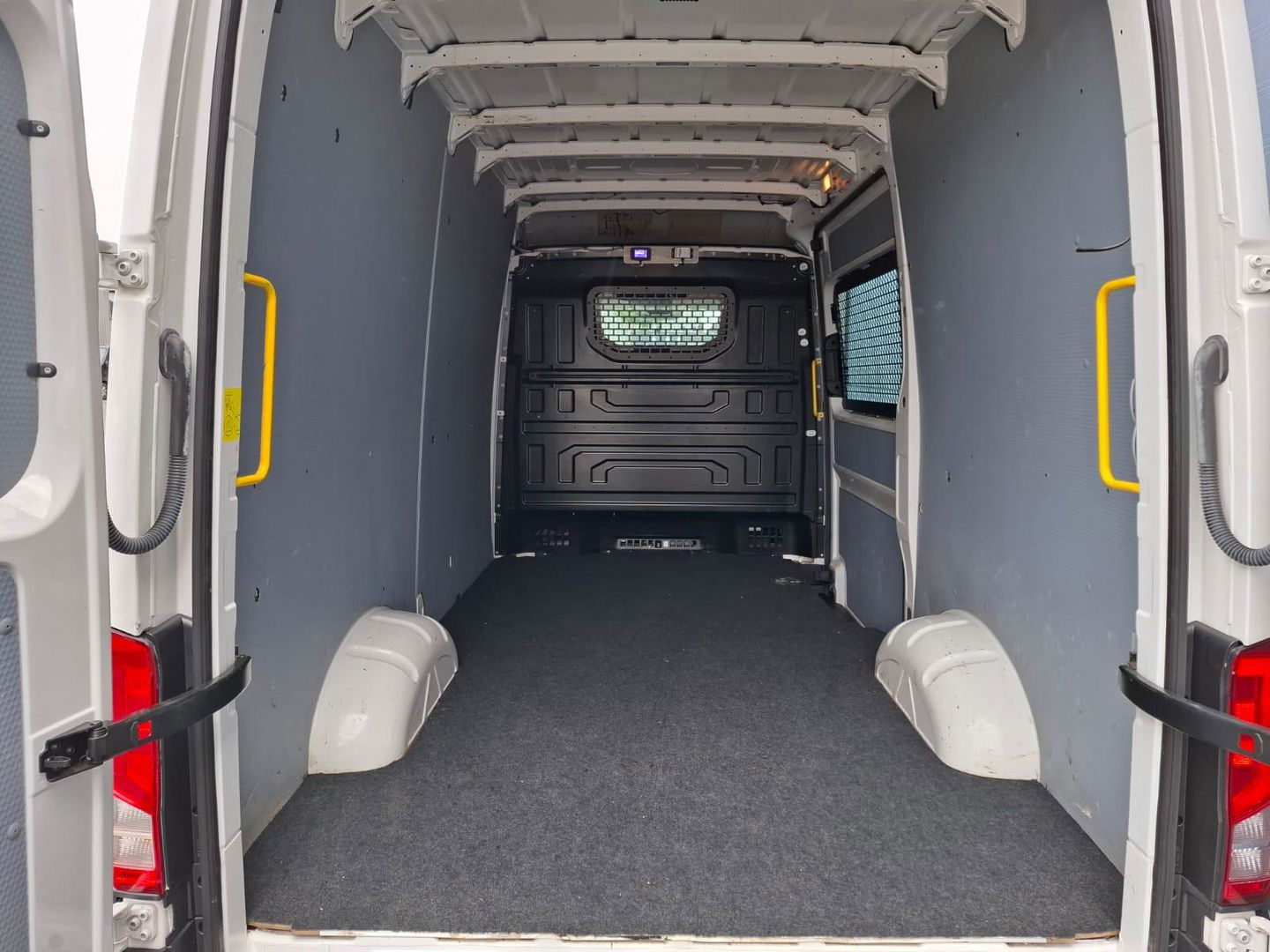 Volkswagen Crafter 35 2.0 TDI L3H3 Trendline AIRCO / CRUISE CONTROLE / CAMERA / EURO 6 / L2H2