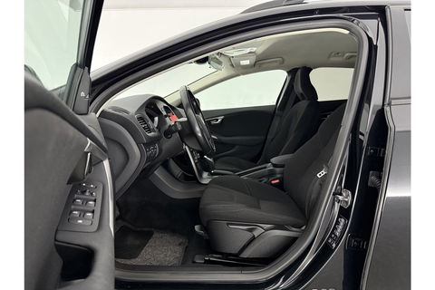 Volvo V40 1.6 T4 Cross Country 180PK Airco Cruise Navigatie Parkeersensoren 16"LMV