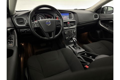 Volvo V40 1.6 T4 Cross Country 180PK Airco Cruise Navigatie Parkeersensoren 16"LMV