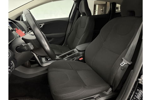 Volvo V40 1.6 T4 Cross Country 180PK Airco Cruise Navigatie Parkeersensoren 16"LMV