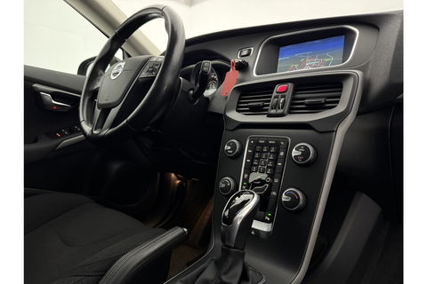 Volvo V40 1.6 T4 Cross Country 180PK Airco Cruise Navigatie Parkeersensoren 16"LMV