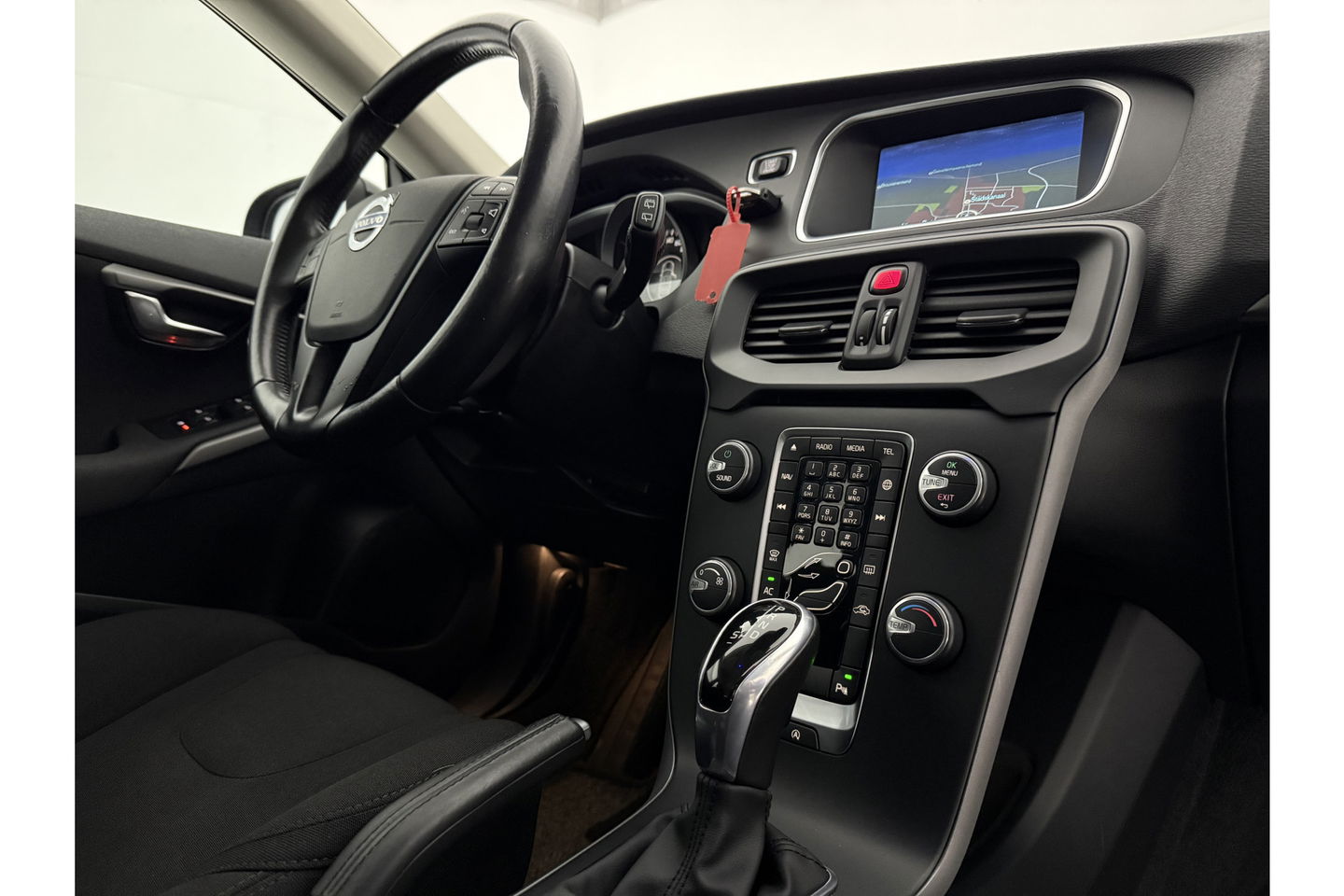 Volvo V40 1.6 T4 Cross Country 180PK Airco Cruise Navigatie Parkeersensoren 16"LMV