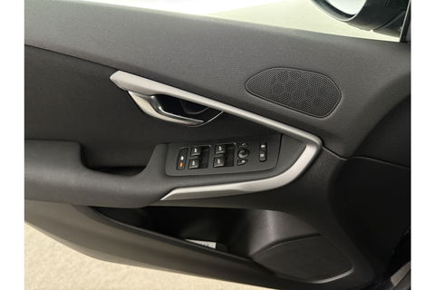 Volvo V40 1.6 T4 Cross Country 180PK Airco Cruise Navigatie Parkeersensoren 16"LMV