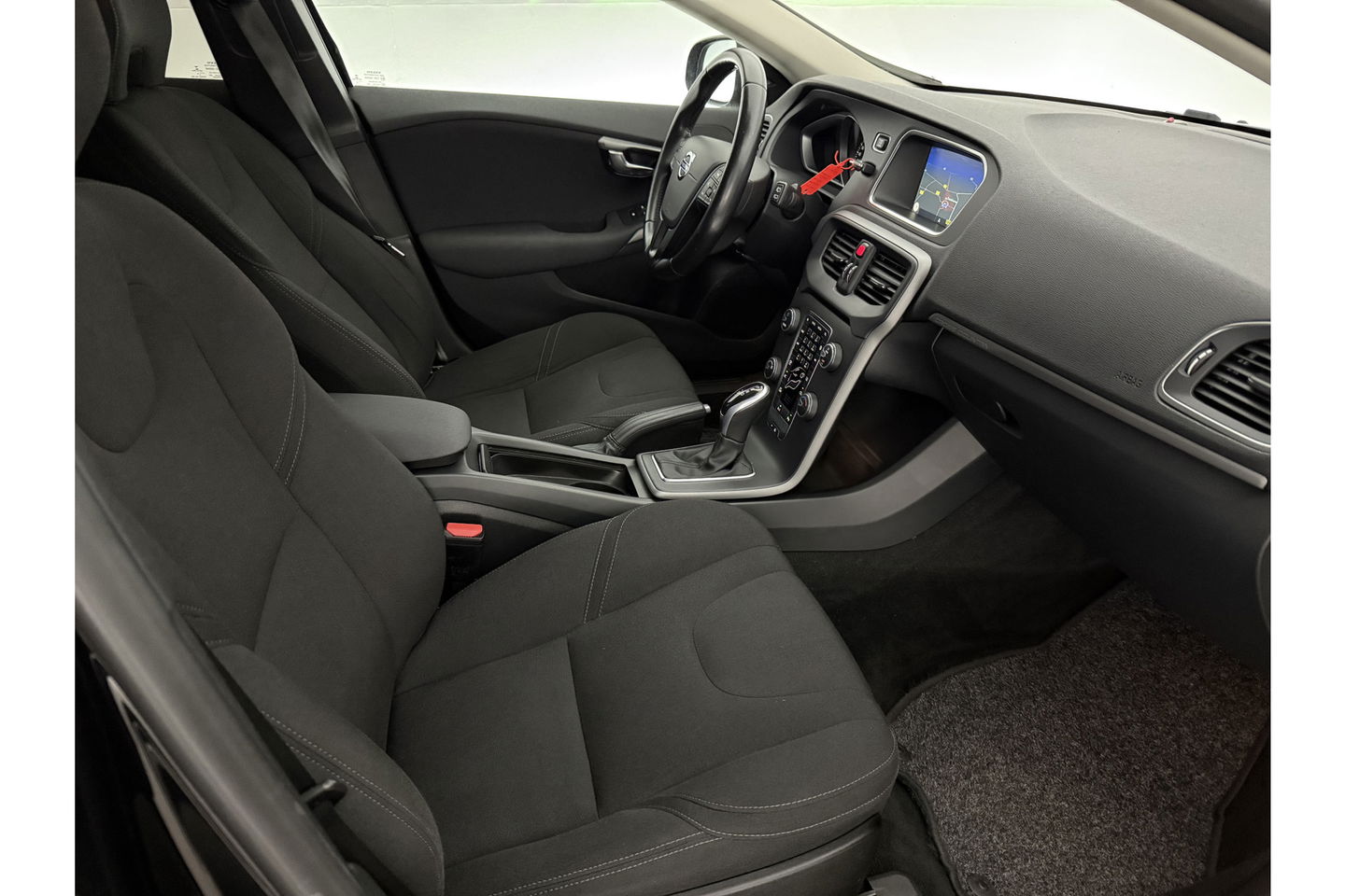 Volvo V40 1.6 T4 Cross Country 180PK Airco Cruise Navigatie Parkeersensoren 16"LMV