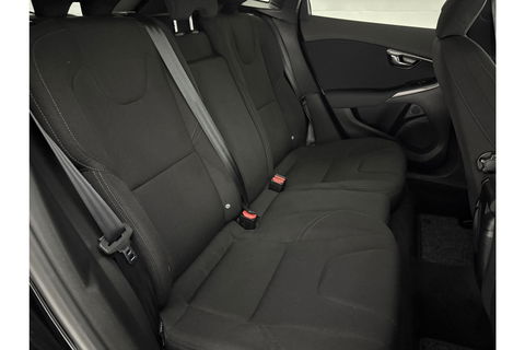 Volvo V40 1.6 T4 Cross Country 180PK Airco Cruise Navigatie Parkeersensoren 16"LMV