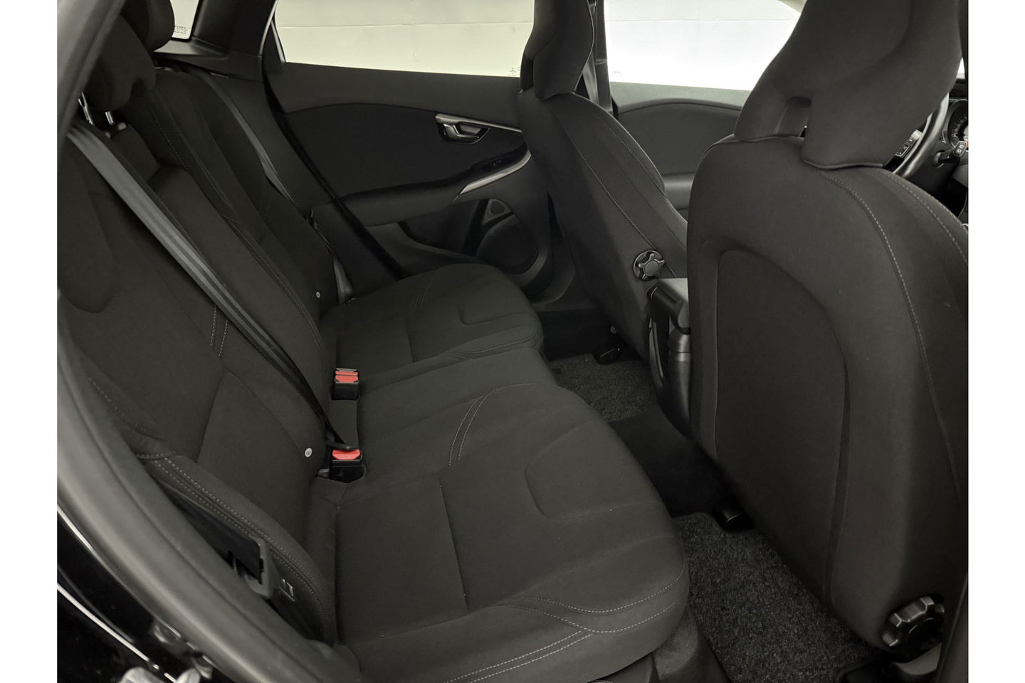 Volvo V40 1.6 T4 Cross Country 180PK Airco Cruise Navigatie Parkeersensoren 16"LMV