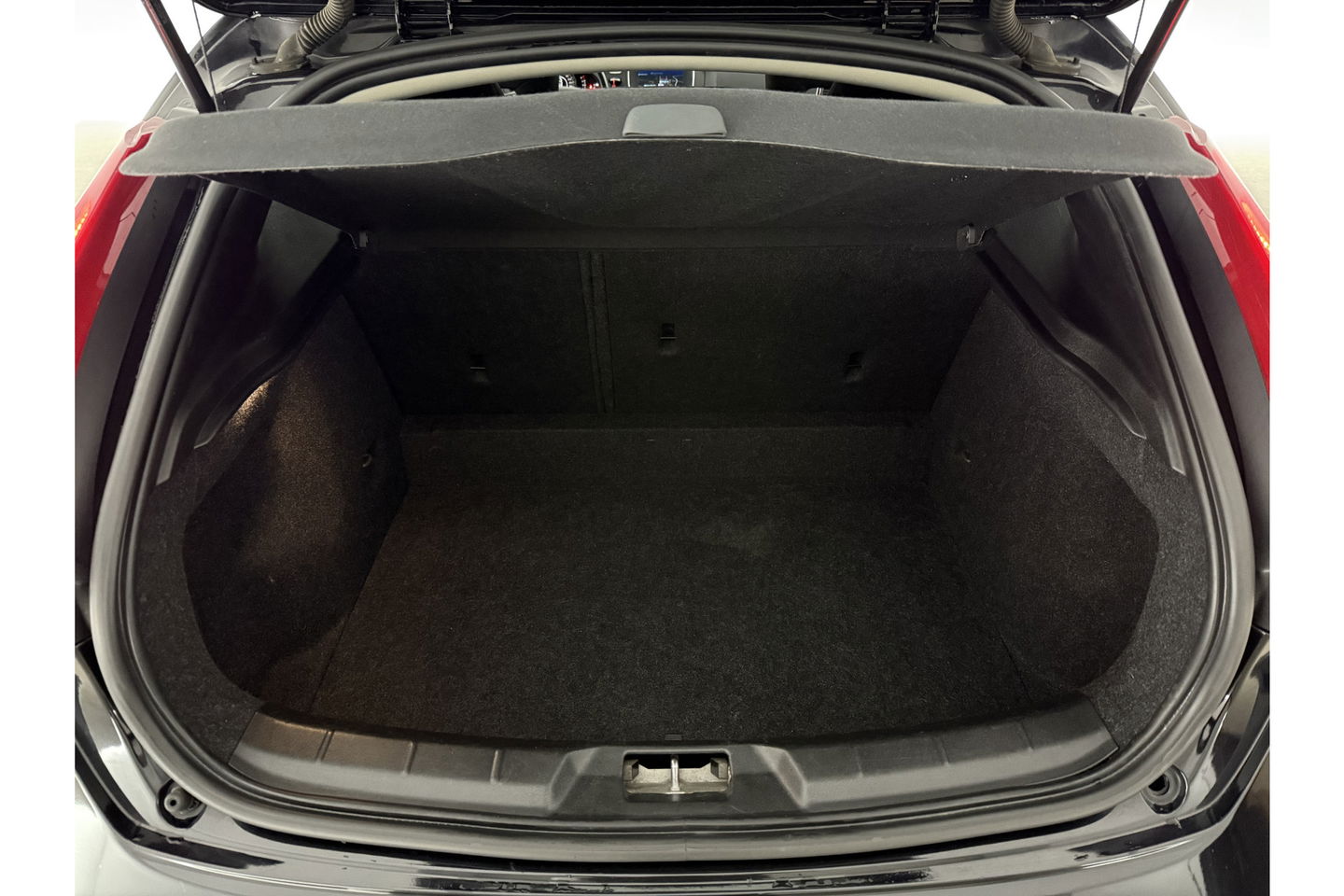 Volvo V40 1.6 T4 Cross Country 180PK Airco Cruise Navigatie Parkeersensoren 16"LMV