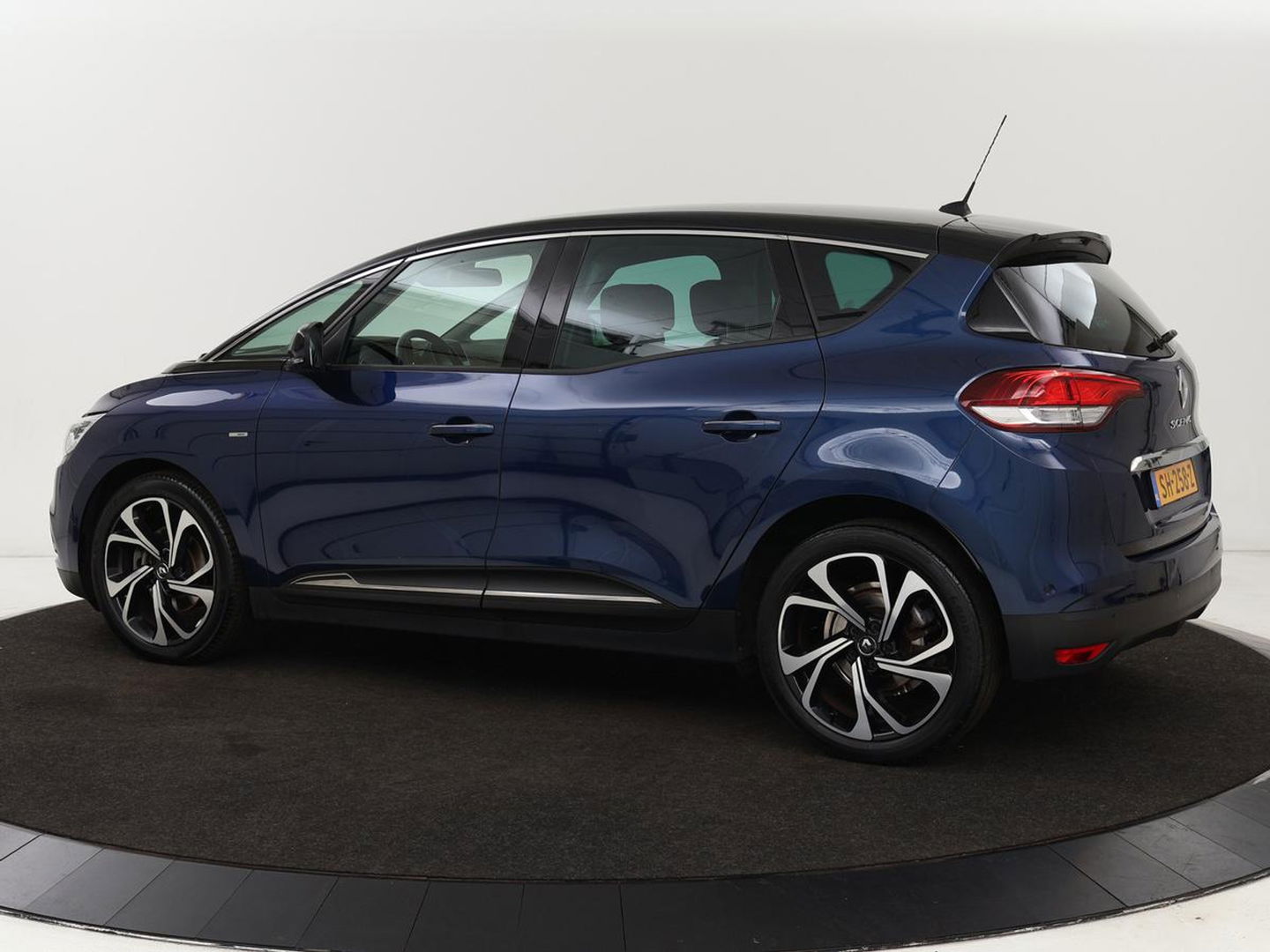 Renault Scénic 1.3 TCe Bose | Automaat | Camera | Massage | Carplay | Navigatie | Keyless | Full LED | Climate control | Dodehoek detectie
