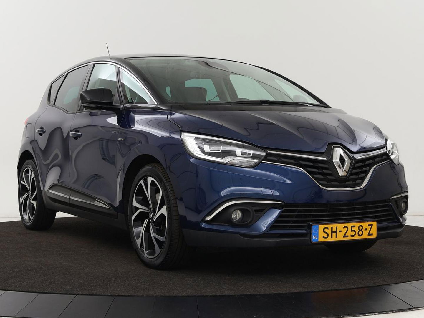 Renault Scénic 1.3 TCe Bose | Automaat | Camera | Massage | Carplay | Navigatie | Keyless | Full LED | Climate control | Dodehoek detectie