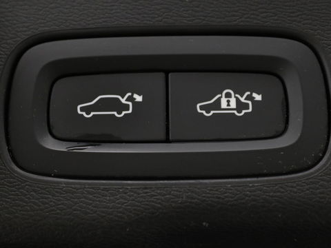 Volvo XC60 2.0 Recharge T6 AWD R Design | Panoramadak | Head-Up | Stoel & stuurverwarming | Camera | Adaptive cruise | Trekhaak | Harman/Kardon | Navigatie | Full LED | 22'' lichtmetalen velgen