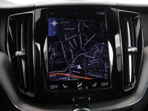 Volvo XC60 2.0 Recharge T6 AWD R Design | Panoramadak | Head-Up | Stoel & stuurverwarming | Camera | Adaptive cruise | Trekhaak | Harman/Kardon | Navigatie | Full LED | 22'' lichtmetalen velgen