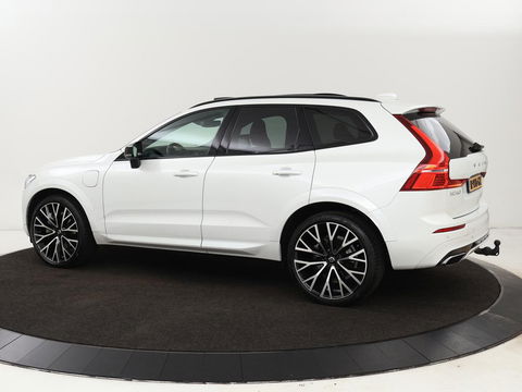 Volvo XC60 2.0 Recharge T6 AWD R Design | Panoramadak | Head-Up | Stoel & stuurverwarming | Camera | Adaptive cruise | Trekhaak | Harman/Kardon | Navigatie | Full LED | 22'' lichtmetalen velgen