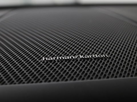 Volvo XC60 2.0 Recharge T6 AWD R Design | Panoramadak | Head-Up | Stoel & stuurverwarming | Camera | Adaptive cruise | Trekhaak | Harman/Kardon | Navigatie | Full LED | 22'' lichtmetalen velgen