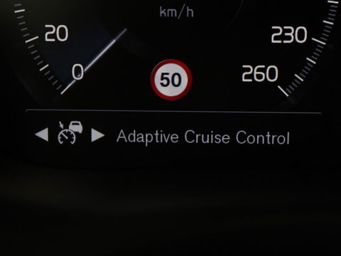 Volvo XC60 2.0 Recharge T6 AWD R Design | Panoramadak | Head-Up | Stoel & stuurverwarming | Camera | Adaptive cruise | Trekhaak | Harman/Kardon | Navigatie | Full LED | 22'' lichtmetalen velgen